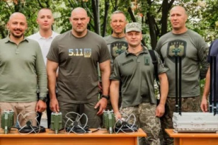 До Дня Захисників і Захисниць KIDDISVIT передав військовим 5 антидрон систем РЕБ в рамках проєкту з мілітарі-машинками TechnoDrive