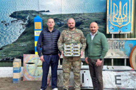 Загін “ДОЗОР” отримав антидрон систему захисту РЕБ в рамках проєкту “Шеврони Героїв” від KIDDISVIT